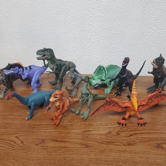 Action Figures - Lot of 11 Dinosaurs all Poseable w/Moveable Pieces - 6"-9" Tall - Picture 5 of 8